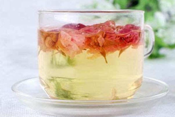 玫瑰茶要用熱水泡嘛 玫瑰花茶要用多少度的開水泡 玫瑰茶要用熱水泡嘛 玫瑰花茶要用多少度的開水泡