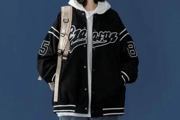 棒球服里面搭配什么衣服 棒球服品牌有哪些牌子 棒球服里面搭配什么衣服 棒球服品牌有哪些牌子