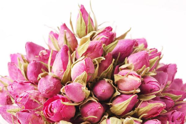 玫瑰茶要用熱水泡嘛 玫瑰花茶要用多少度的開水泡 玫瑰茶要用熱水泡嘛 玫瑰花茶要用多少度的開水泡