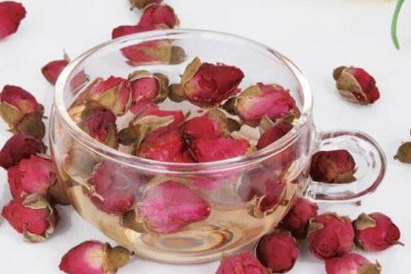 玫瑰茶喝多了有什么壞處 玫瑰花茶是每個(gè)人都適合喝的嗎 玫瑰茶喝多了有什么壞處 玫瑰花茶是每個(gè)人都適合喝的嗎