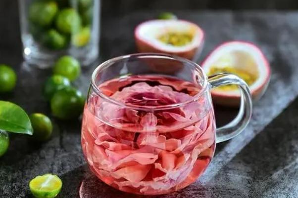 玫瑰茶喝多了有什么壞處 玫瑰花茶是每個(gè)人都適合喝的嗎 玫瑰茶喝多了有什么壞處 玫瑰花茶是每個(gè)人都適合喝的嗎