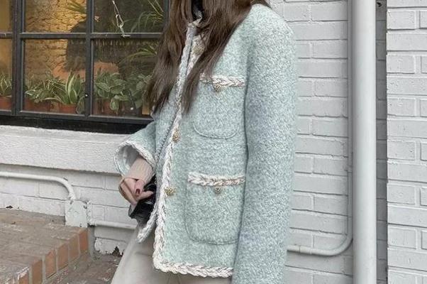 小香風外套顯老嗎 小香風外套怎么搭配最好看 小香風外套顯老嗎 小香風外套怎么搭配最好看