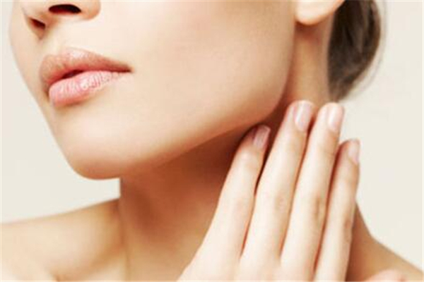 頸紋跟年齡有關(guān)系嗎 頸紋一般多大年齡會(huì)出現(xiàn) 頸紋跟年齡有關(guān)系嗎 頸紋一般多大年齡會(huì)出現(xiàn)