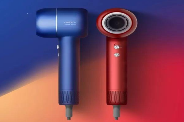 吹頭發(fā)是用冷風還是熱風好 吹頭發(fā)先吹發(fā)根還是發(fā)尾 吹頭發(fā)是用冷風還是熱風好 吹頭發(fā)先吹發(fā)根還是發(fā)尾