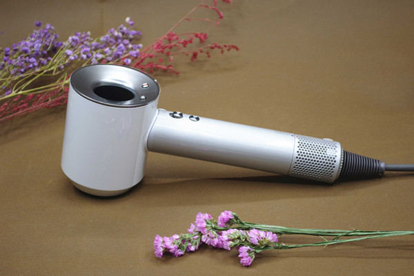 吹風(fēng)機(jī)孕婦能不能用 孕婦用吹風(fēng)機(jī)對(duì)胎兒有沒(méi)有影響 吹風(fēng)機(jī)孕婦能不能用 孕婦用吹風(fēng)機(jī)對(duì)胎兒有沒(méi)有影響