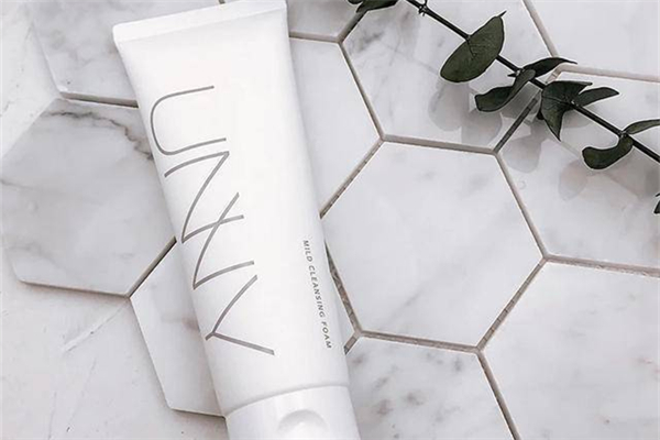 氨基酸洗面奶能去黑頭嗎 氨基酸洗面奶的功效和作用 氨基酸洗面奶能去黑頭嗎 氨基酸洗面奶的功效和作用