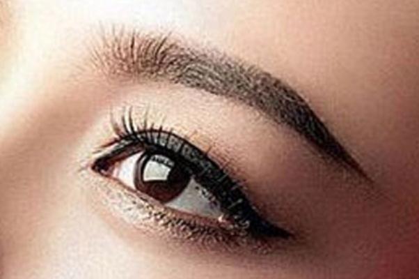 紋眉毛是手工紋好還是機(jī)器紋 紋眉毛是用針好還是用刀片好 紋眉毛是手工紋好還是機(jī)器紋 紋眉毛是用針好還是用刀片好