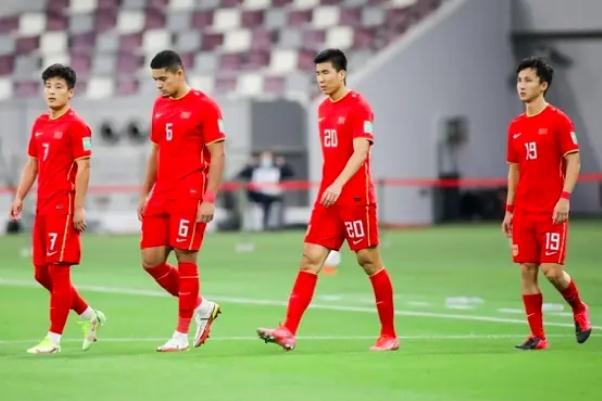 踢足球要具備什么條件 國足飛赴阿聯(lián)酋沙迦備戰(zhàn)12強(qiáng)賽 踢足球要具備什么條件 國足飛赴阿聯(lián)酋沙迦備戰(zhàn)12強(qiáng)賽