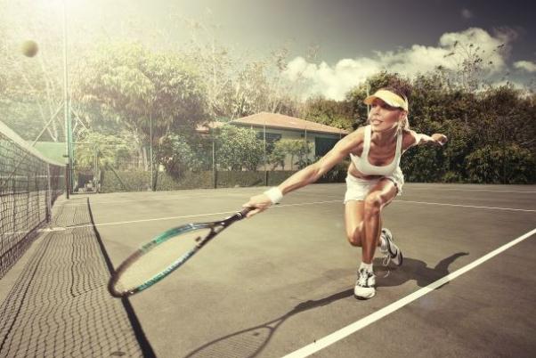 打網(wǎng)球要注意什么 打網(wǎng)球要戴護(hù)腕嗎 打網(wǎng)球要注意什么 打網(wǎng)球要戴護(hù)腕嗎