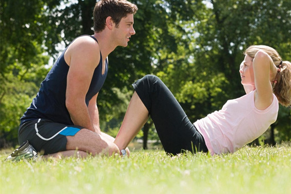 做仰臥起坐什么時間做最好 做仰臥起坐會傷到腰嗎 做仰臥起坐什么時間做最好 做仰臥起坐會傷到腰嗎