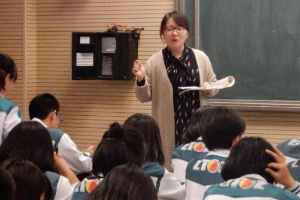 教師的職業(yè)道德素養(yǎng) 教師是公務(wù)員嗎 教師的職業(yè)道德素養(yǎng) 教師是公務(wù)員嗎