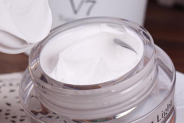 素顏霜是什么東西 素顏霜是什么時候涂的 素顏霜是什么東西 素顏霜是什么時候涂的