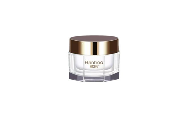 素顏霜能不能防曬 涂了素顏霜還要涂防曬霜嗎 素顏霜能不能防曬 涂了素顏霜還要涂防曬霜嗎