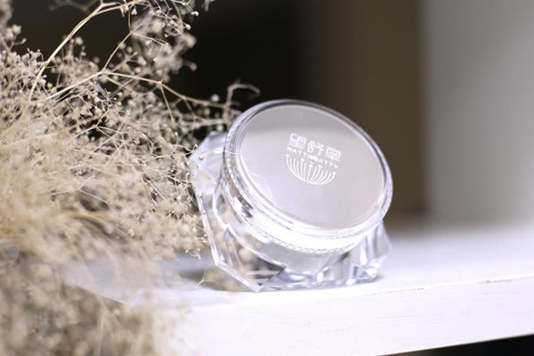 素顏霜和bb霜一樣嗎 素顏霜和bb霜能一起用嗎 素顏霜和bb霜一樣嗎 素顏霜和bb霜能一起用嗎