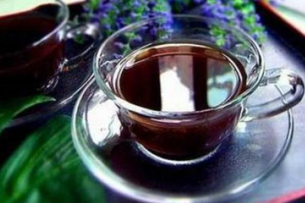 喝涼茶的好處與壞處 喉嚨痛喝涼茶有用嗎 喝涼茶的好處與壞處 喉嚨痛喝涼茶有用嗎