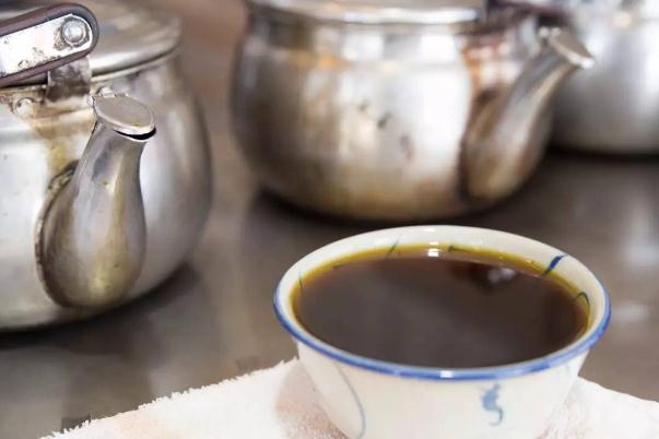 涼茶可以和牛奶一起喝嗎 涼茶可以和感冒藥一起吃嗎 涼茶可以和牛奶一起喝嗎 涼茶可以和感冒藥一起吃嗎