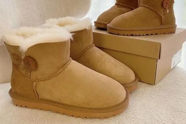 雪地靴的優(yōu)點(diǎn) 雪地靴的底硬的好嗎 雪地靴的優(yōu)點(diǎn) 雪地靴的底硬的好嗎