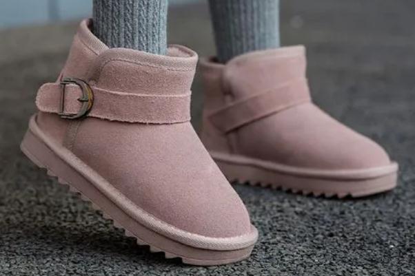 雪地靴是下雪天穿的嗎 雪地靴不跟腳是大了么 雪地靴是下雪天穿的嗎 雪地靴不跟腳是大了么