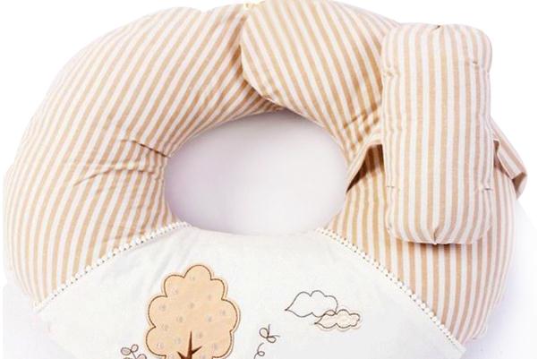 哺乳枕對(duì)嬰兒的危害 哺乳枕要不要買 哺乳枕對(duì)嬰兒的危害 哺乳枕要不要買