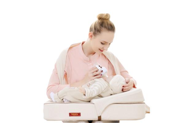 哺乳枕對(duì)嬰兒的危害 哺乳枕要不要買 哺乳枕對(duì)嬰兒的危害 哺乳枕要不要買