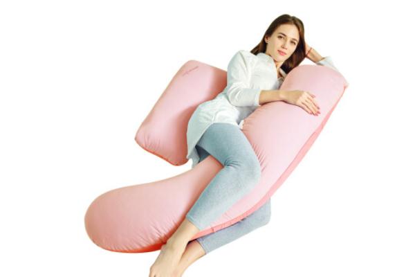 孕婦枕對腰疼有幫助嗎 孕婦枕對胎兒有什么好處 孕婦枕對腰疼有幫助嗎 孕婦枕對胎兒有什么好處