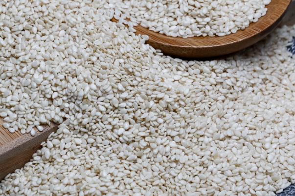 白芝麻會(huì)回奶嗎 白芝麻對(duì)頭發(fā)好嗎 白芝麻會(huì)回奶嗎 白芝麻對(duì)頭發(fā)好嗎