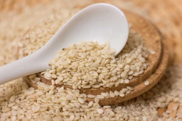 白芝麻會(huì)回奶嗎 白芝麻對(duì)頭發(fā)好嗎 白芝麻會(huì)回奶嗎 白芝麻對(duì)頭發(fā)好嗎