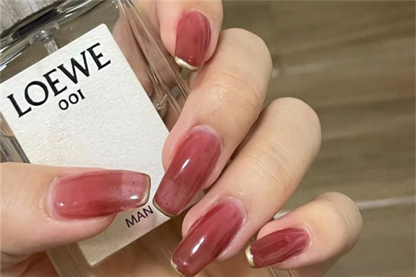 延長(zhǎng)甲和甲片哪個(gè)更牢固 延長(zhǎng)甲是不是甲片 延長(zhǎng)甲和甲片哪個(gè)更牢固 延長(zhǎng)甲是不是甲片