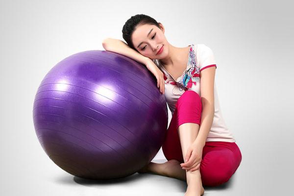 瑜伽球有助于順產(chǎn)嗎 孕婦練習瑜伽球一次坐多久 瑜伽球有助于順產(chǎn)嗎 孕婦練習瑜伽球一次坐多久
