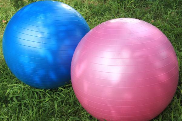 瑜伽球有助于順產(chǎn)嗎 孕婦練習瑜伽球一次坐多久 瑜伽球有助于順產(chǎn)嗎 孕婦練習瑜伽球一次坐多久