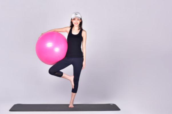 瑜伽球?qū)ρ惺裁春锰?瑜伽球可以催產(chǎn)嗎 瑜伽球?qū)ρ惺裁春锰?瑜伽球可以催產(chǎn)嗎