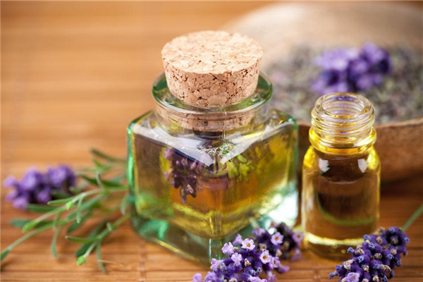 薰衣草精油的功效和作用 薰衣草精油去疤痕真的有效嗎 薰衣草精油的功效和作用 薰衣草精油去疤痕真的有效嗎