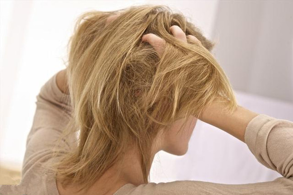 頭發(fā)干枯是怎么回事 頭發(fā)干枯要怎么辦 頭發(fā)干枯是怎么回事 頭發(fā)干枯要怎么辦