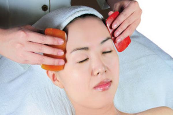 面部刮痧是從上往下還是從下往上 面部刮痧是在面膜前還是面膜后 面部刮痧是從上往下還是從下往上 面部刮痧是在面膜前還是面膜后