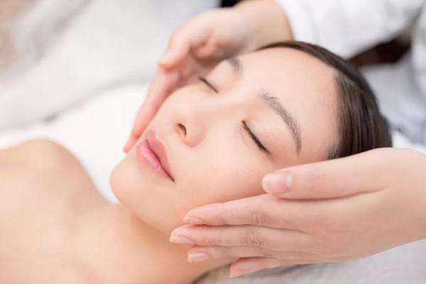 面部刮痧一周幾次比較好 自己的臉部刮痧怎么刮