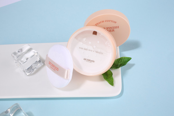 散粉能不能直接涂臉上 散粉需要全臉涂嗎 散粉能不能直接涂臉上 散粉需要全臉涂嗎