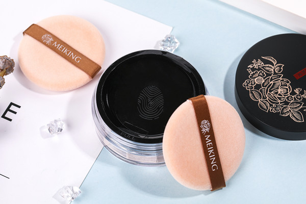 散粉和蜜粉一樣嗎 散粉和蜜粉有啥區(qū)別 散粉和蜜粉一樣嗎 散粉和蜜粉有啥區(qū)別