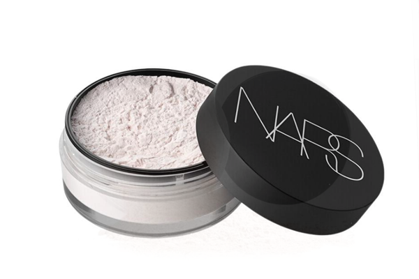 散粉和蜜粉一樣嗎 散粉和蜜粉有啥區(qū)別 散粉和蜜粉一樣嗎 散粉和蜜粉有啥區(qū)別