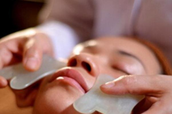 面部刮痧孕婦能做嗎 面部刮痧祛斑多久見效 面部刮痧孕婦能做嗎 面部刮痧祛斑多久見效