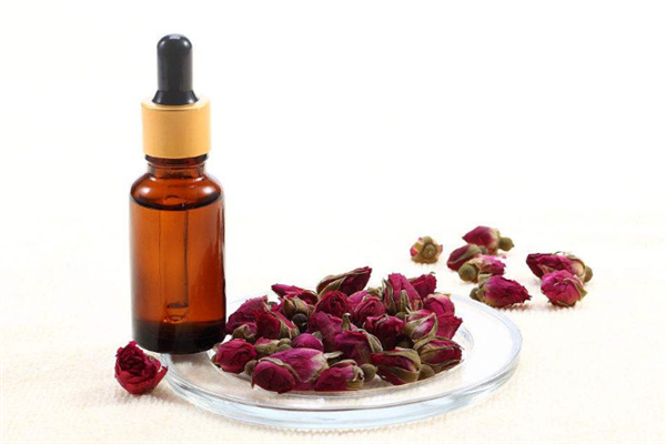 玫瑰精油可以用來護(hù)理頭發(fā)嗎 玫瑰精油護(hù)發(fā)怎么用 玫瑰精油可以用來護(hù)理頭發(fā)嗎 玫瑰精油護(hù)發(fā)怎么用