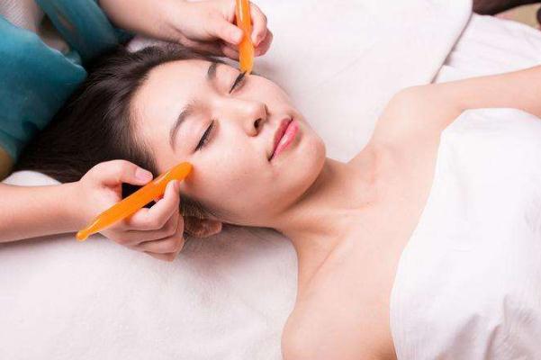 面部刮痧有什么好處與功效 面部刮痧會(huì)讓皮膚松弛嗎 面部刮痧有什么好處與功效 面部刮痧會(huì)讓皮膚松弛嗎