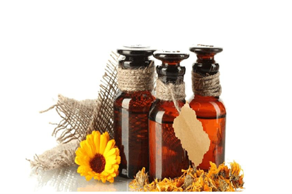 玫瑰精油要稀釋嗎 玫瑰精油和薰衣草精油哪個好 玫瑰精油要稀釋嗎 玫瑰精油和薰衣草精油哪個好