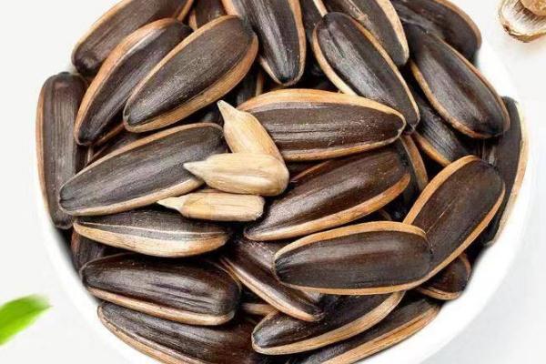 葵瓜子的營養(yǎng)成分 葵瓜子的種類 葵瓜子的營養(yǎng)成分 葵瓜子的種類