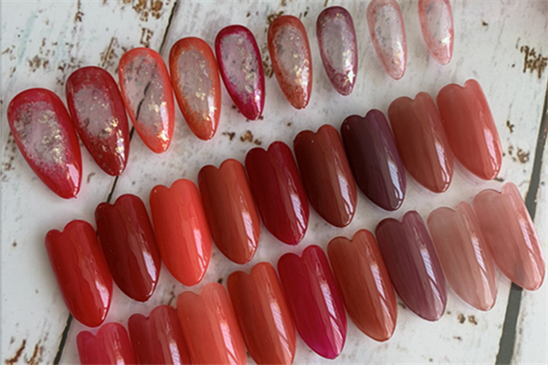 甲油膠和指甲油哪個危害大 甲油膠和指甲油哪個更好 甲油膠和指甲油哪個危害大 甲油膠和指甲油哪個更好