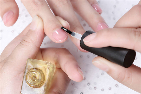 指甲營(yíng)養(yǎng)油的正確使用方法 指甲營(yíng)養(yǎng)油什么時(shí)候涂 指甲營(yíng)養(yǎng)油的正確使用方法 指甲營(yíng)養(yǎng)油什么時(shí)候涂