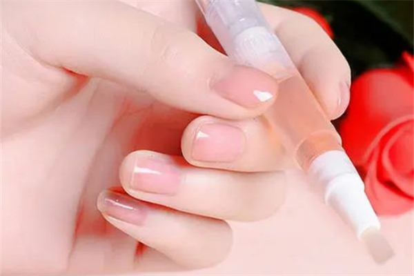 指甲營(yíng)養(yǎng)油的正確使用方法 指甲營(yíng)養(yǎng)油什么時(shí)候涂 指甲營(yíng)養(yǎng)油的正確使用方法 指甲營(yíng)養(yǎng)油什么時(shí)候涂