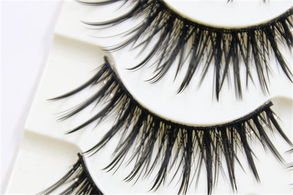 假睫毛對(duì)真睫毛有危害嗎 假睫毛會(huì)不會(huì)影響自己的睫毛 假睫毛對(duì)真睫毛有危害嗎 假睫毛會(huì)不會(huì)影響自己的睫毛