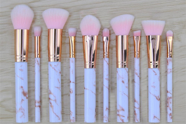 化妝刷可以用多久 化妝刷能否用洗面奶洗 化妝刷可以用多久 化妝刷能否用洗面奶洗