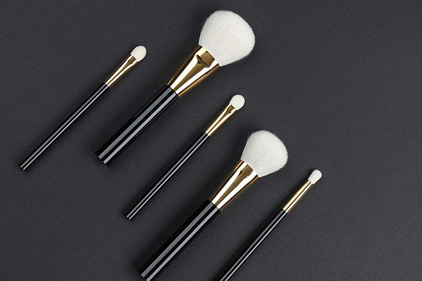 化妝刷會發(fā)霉嗎 化妝刷買回來需要洗嗎 化妝刷會發(fā)霉嗎 化妝刷買回來需要洗嗎