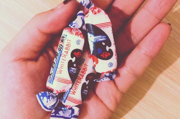 大白兔奶糖什么時(shí)候開始生產(chǎn)的 大白兔奶糖的紙能吃嗎 大白兔奶糖什么時(shí)候開始生產(chǎn)的 大白兔奶糖的紙能吃嗎